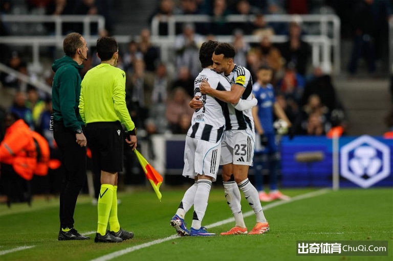 吉马良斯社,交媒体分享,与维尼修斯,新葡京,新葡京app,新葡京娱乐,新普京赌场